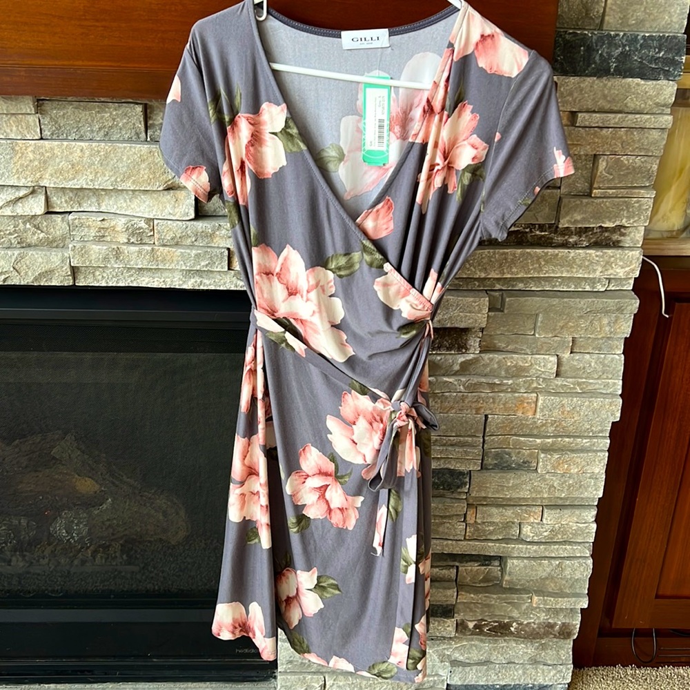 NWT - maternity wrap dress